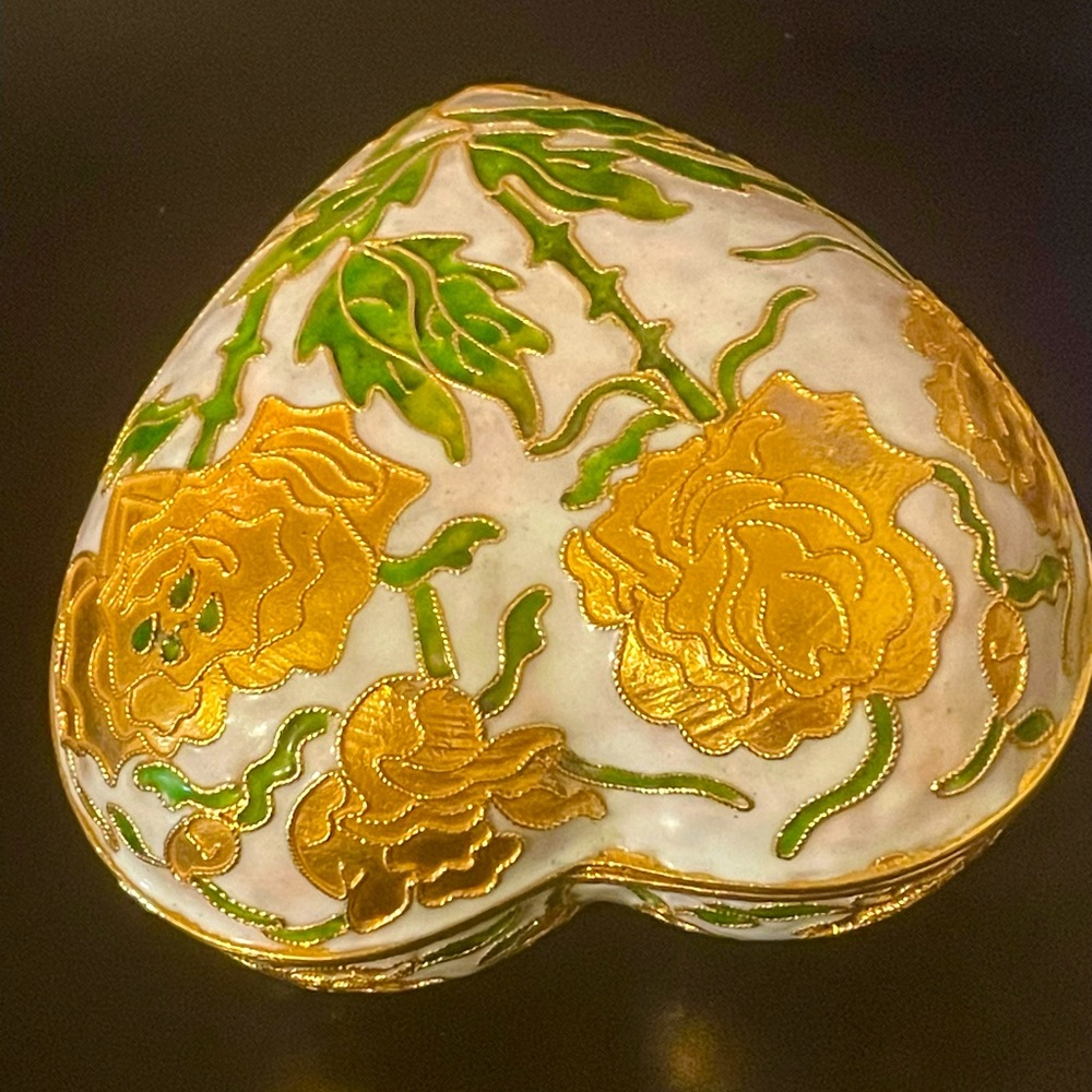 Vintage Cloisonne White and Gold Floral Heart Trinket Box - Picture 4 of 15